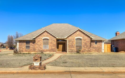 646 Crescent Circle